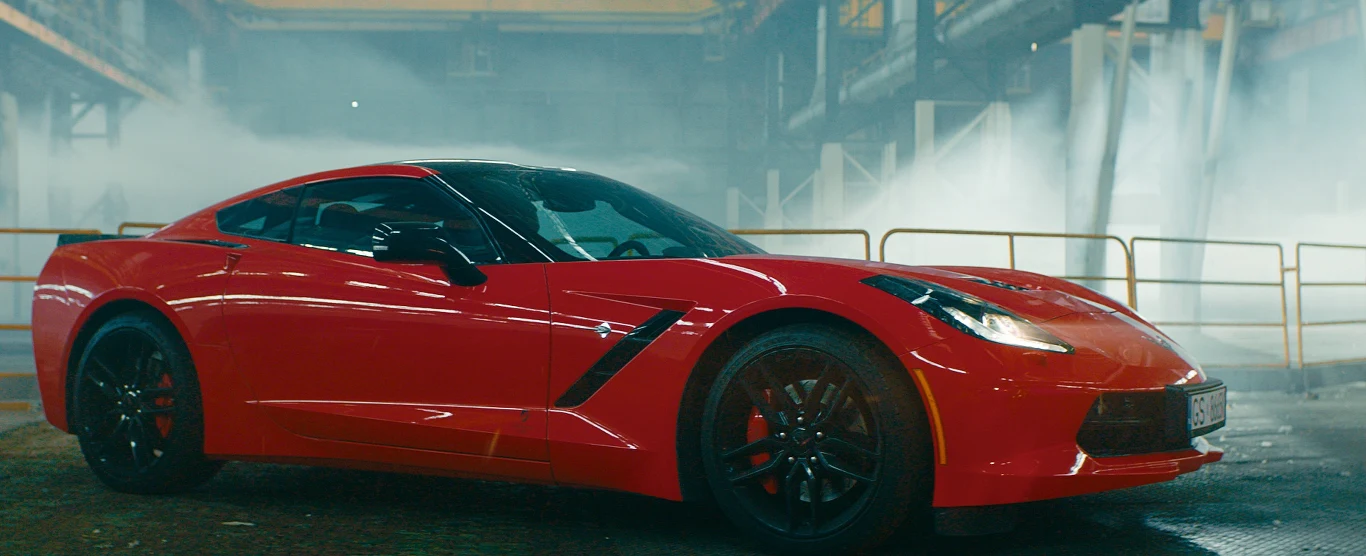 Kuba podejmuje ryzyko i wkracza do podejrzanego świata wielkich pieniędzy, pięknych kobiet i szemranych interesów.