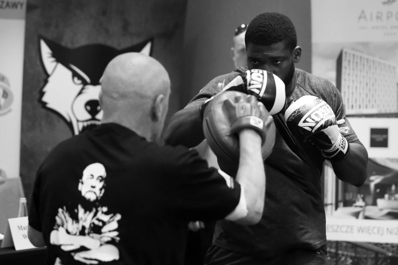 Izu Ugonoh na tarczy trenera Andrzeja Gmitruka Izu Ugonoh na tarczy trenera Andrzeja Gmitruka