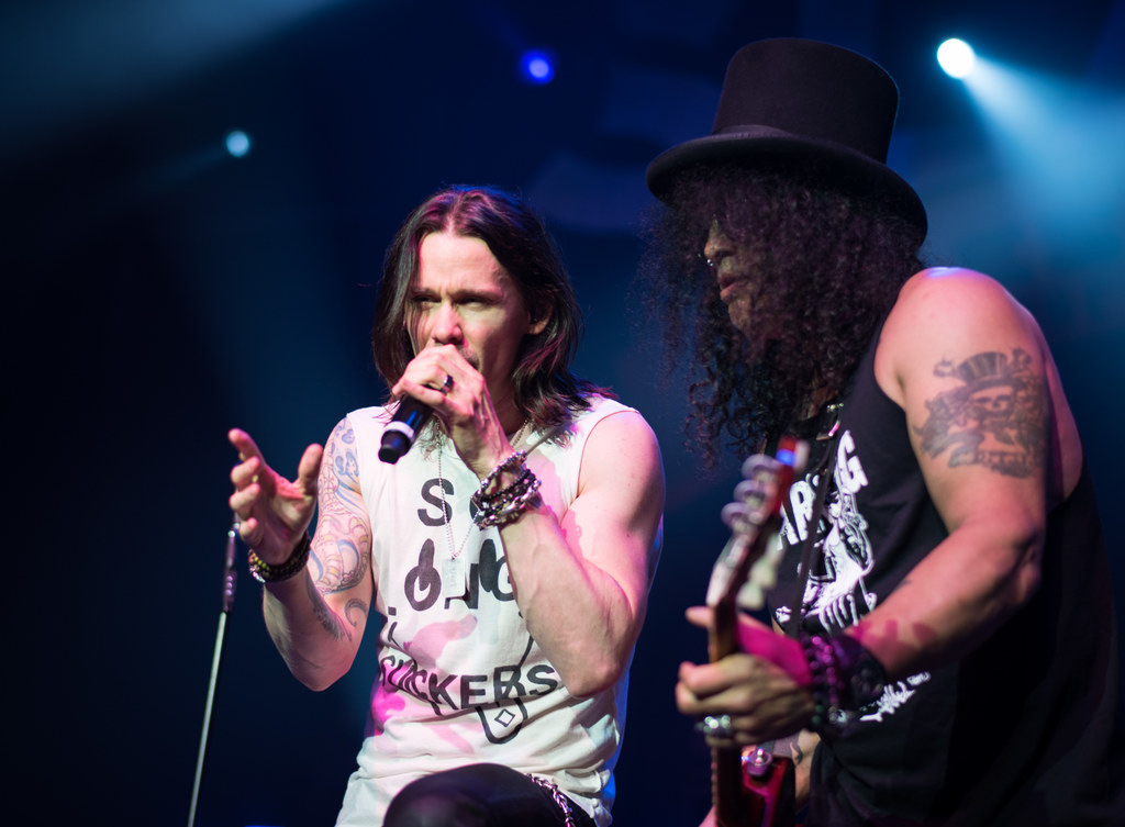 Myles Kennedy i Slash na jednej scenie