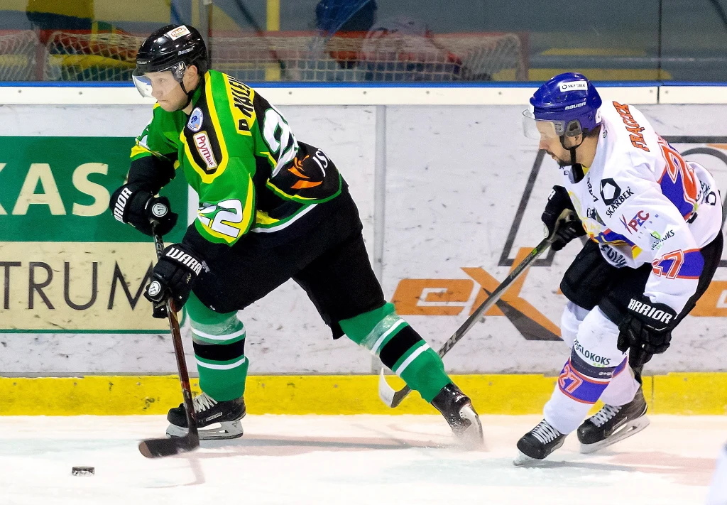 Radosław Nalewajka (z lewej) strzelił dwa gole dla JKH GKS-u Jastrzębie Radosław Nalewajka (z lewej) strzelił dwa gole dla JKH GKS-u Jastrzębie