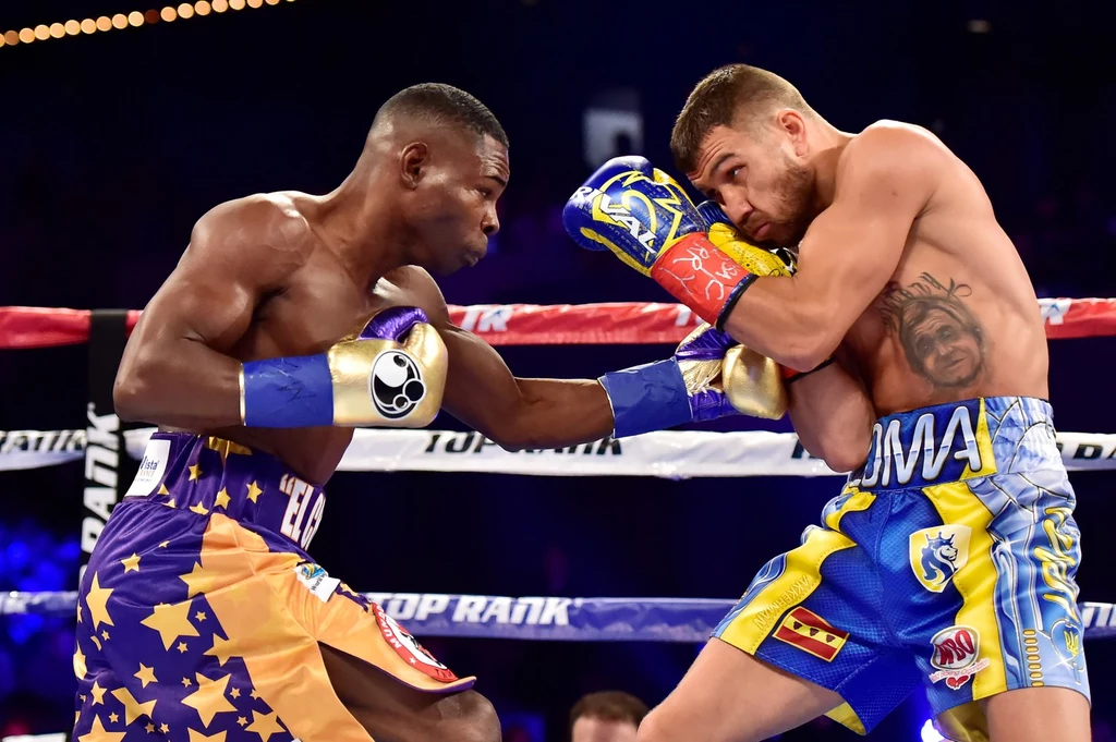Guillermo Rigondeaux (z lewej) w walce z Wasylem Łomaczenką