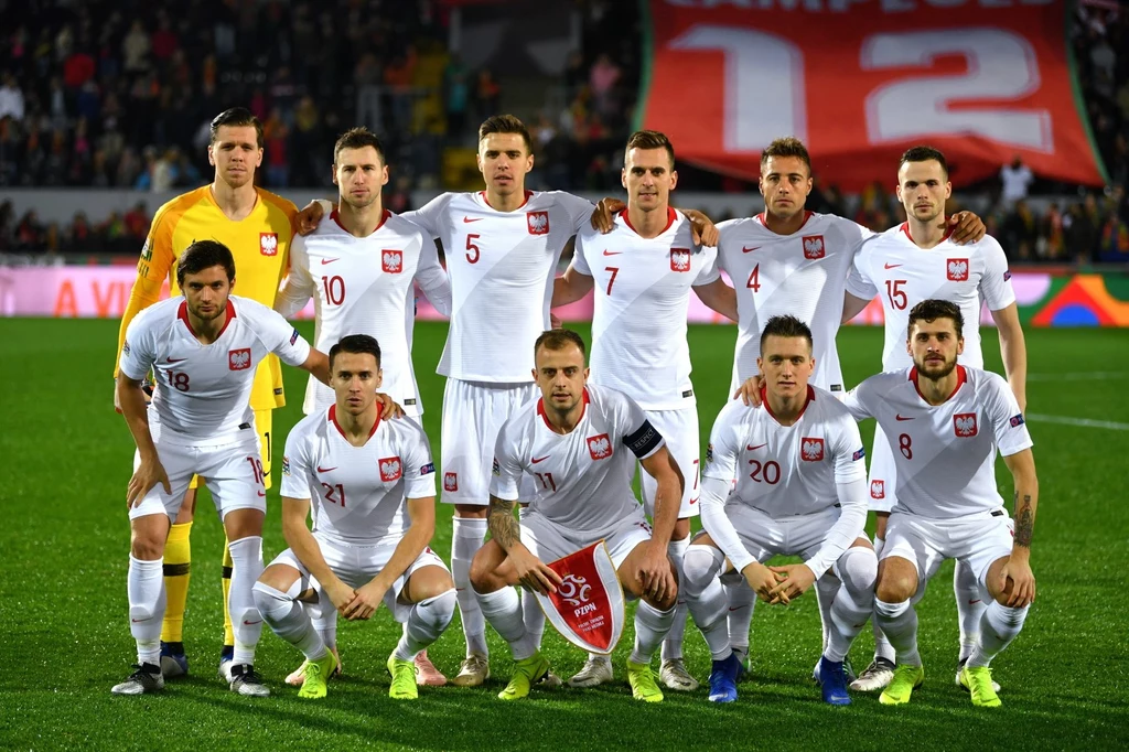 Zawodnicy piłkarskiej reprezentacji Polski przed rozpoczęciem meczu Ligi Narodów z Portugalią Zawodnicy piłkarskiej reprezentacji Polski przed rozpoczęciem meczu Ligi Narodów z Portugalią