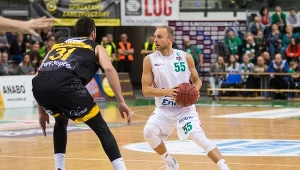 Łukasz Koszarek (z piłką)