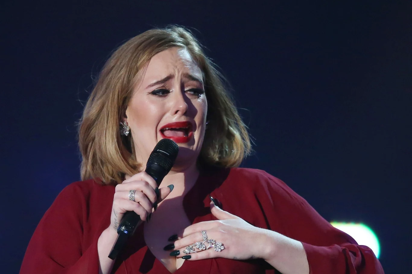 Adele na rozdaniu nagród w londyńskiej arenie O2 Adele na rozdaniu nagród w londyńskiej arenie O2