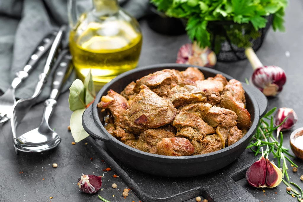 Mięso (w szczególności wątróbka) jest dobrym źródłem żelaza Mięso (w szczególności wątróbka) jest dobrym źródłem żelaza