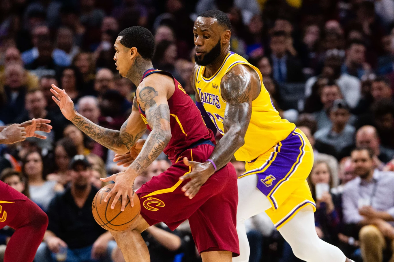 LeBron James w walce z Jordanem Clarksonem z Cleveland Cavaliers