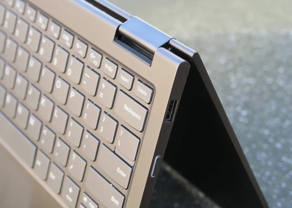 Lenovo Yoga 730