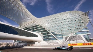 Lewis Hamilton na torze w Abu Zabi