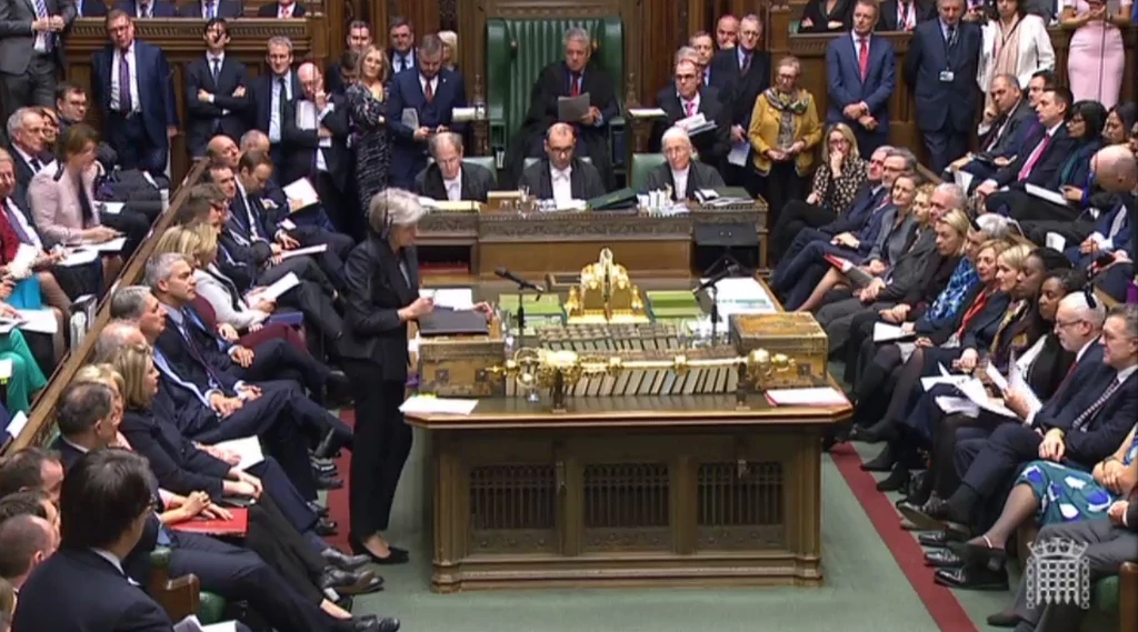 Theresa May przemawia w Izbie Gmin