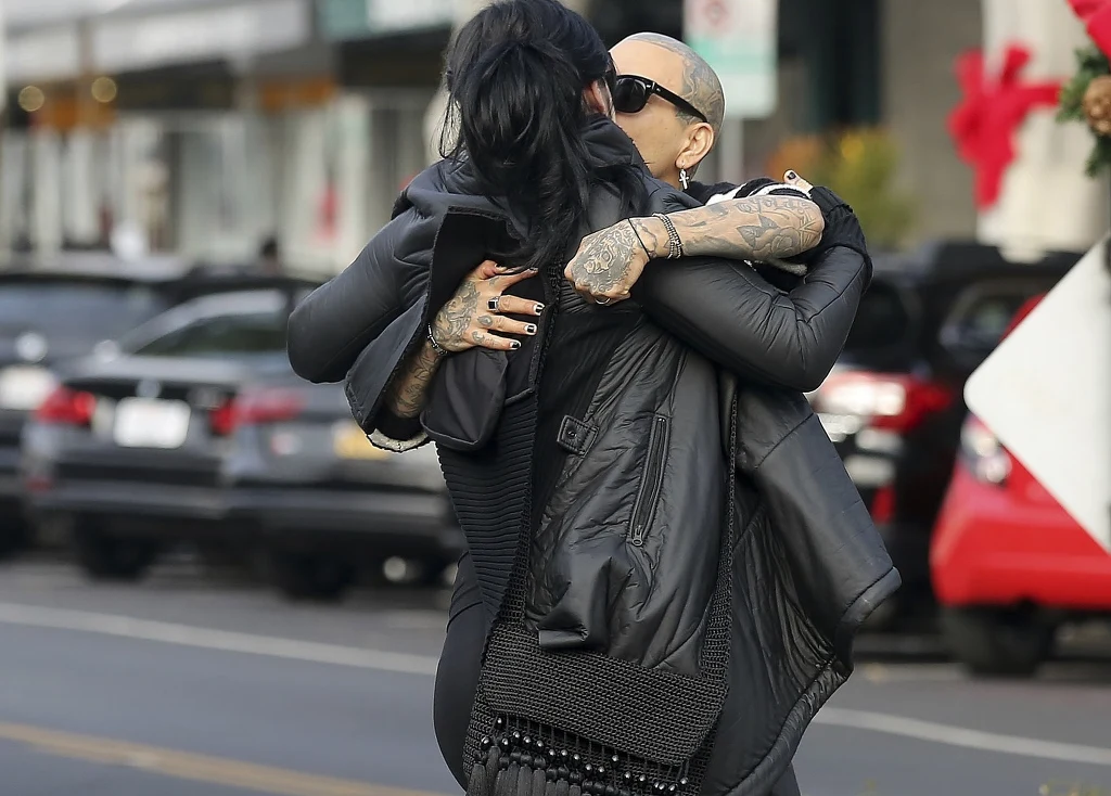 Kat von D i jej mąż przyłapani na czułościach