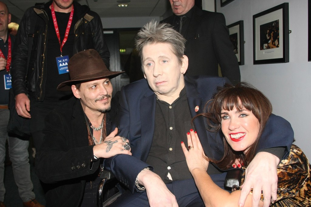 Shane MacGowan wziął ślub z Victorią Mary Clarke, po lewej Johnny Depp