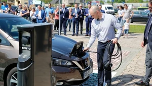 Mniej CO2, więcej "elektryków" - oto wyzwania branży motoryzacyjnej