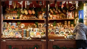 Jarmark bożonarodzeniowy w Krakowie przyciąga tłumy, ale tanio nie jest