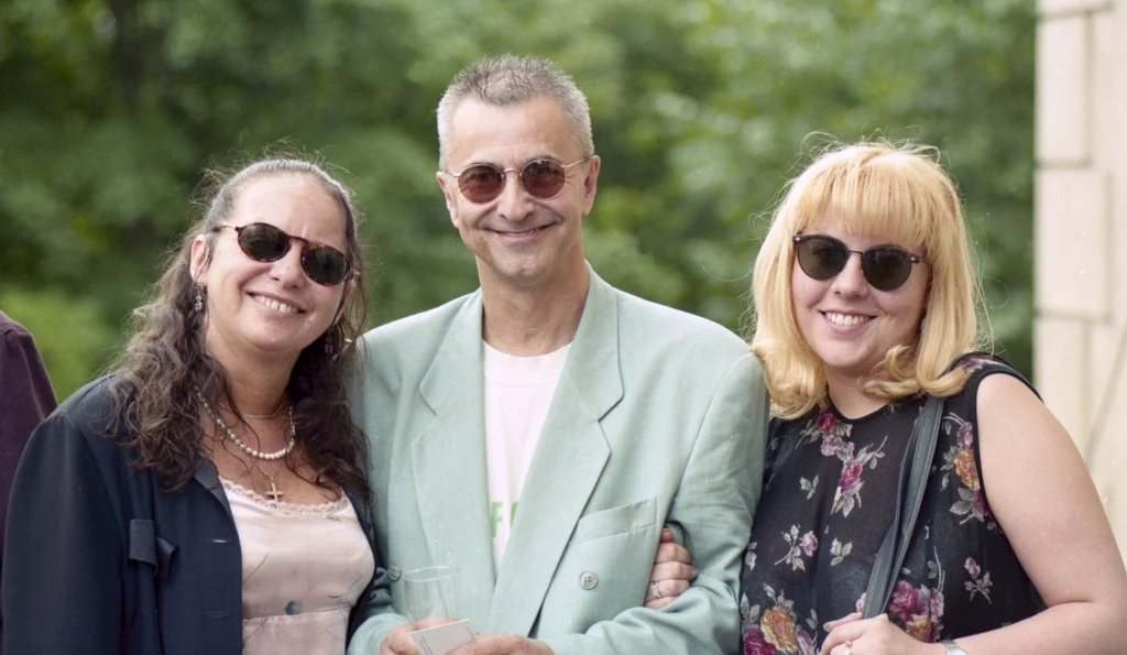 Rozdanie Srebrnych Jabłek "Pani", rok 1996. Tadeusz Ross z żoną Sonią (po prawej) i byłą żoną, Małgorzatą Potocką (po lewej)