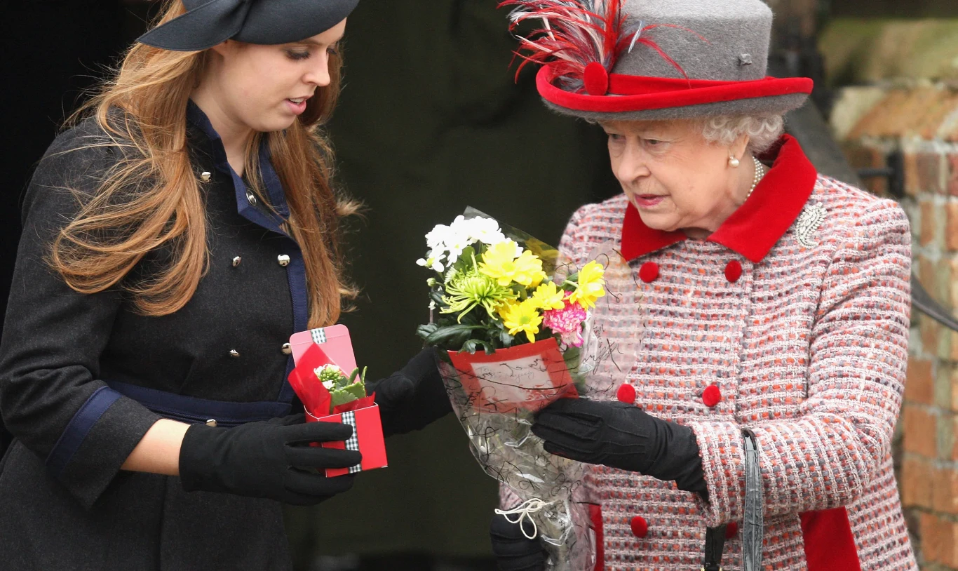 Księżniczka Beatrycze z królową Elżbietą II Księżniczka Beatrycze z królową Elżbietą II