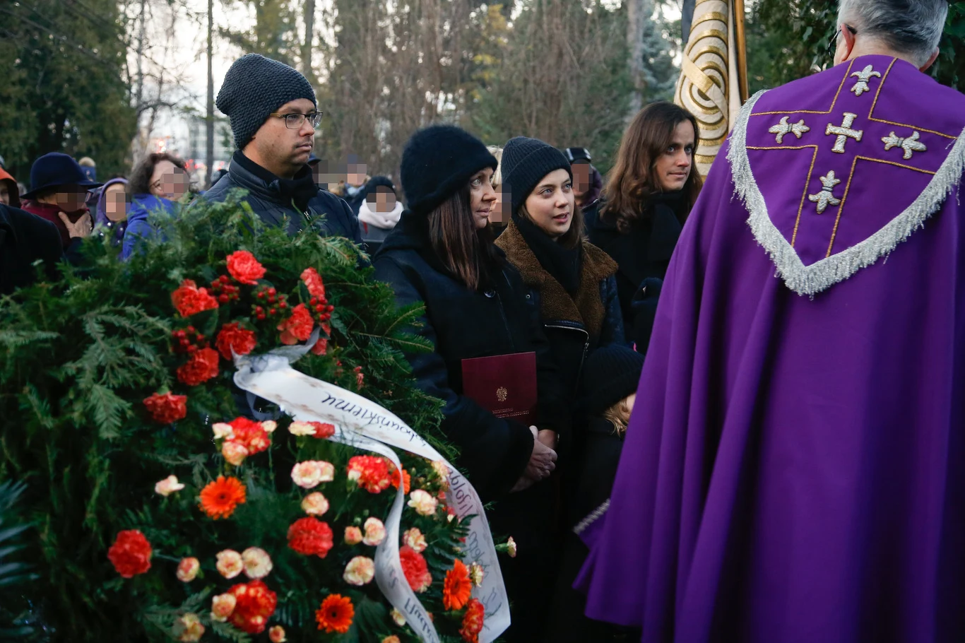 Maria Sobocińska, Hanna Mikuć, Piotr Sobociński, Michał Sobociński na pogrzebie Witolda Sobocińskiego Maria Sobocińska, Hanna Mikuć, Piotr Sobociński, Michał Sobociński na pogrzebie Witolda Sobocińskiego