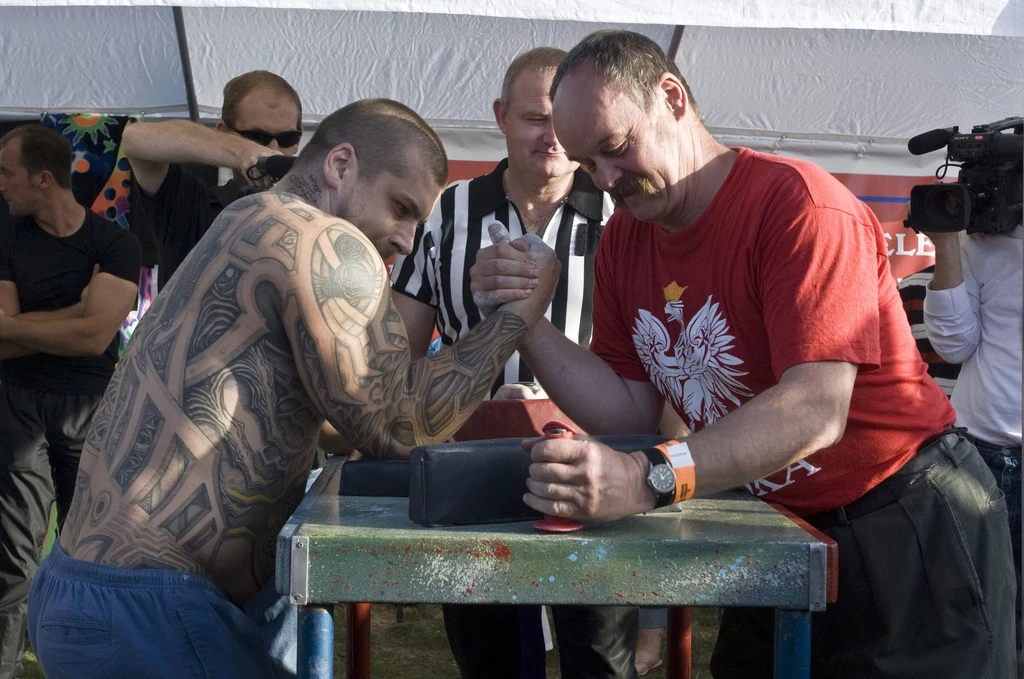 Popek w 2006 roku w Londynie podczas zawodów w siłowaniu się na rękę