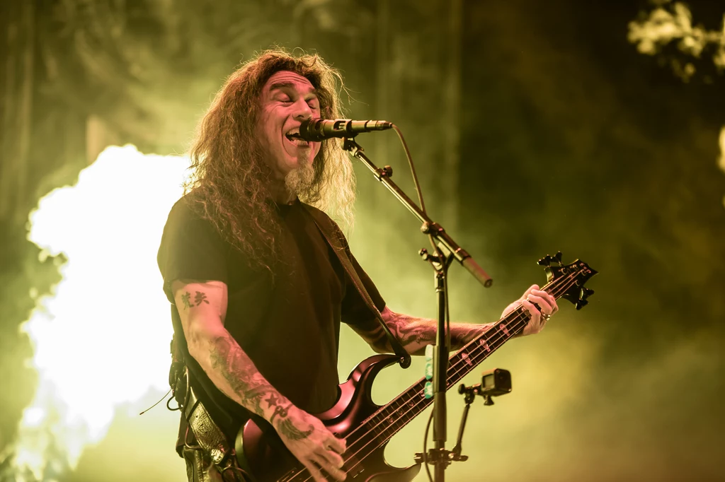 Tom Araya (Slayer) podczas koncertu w Łodzi