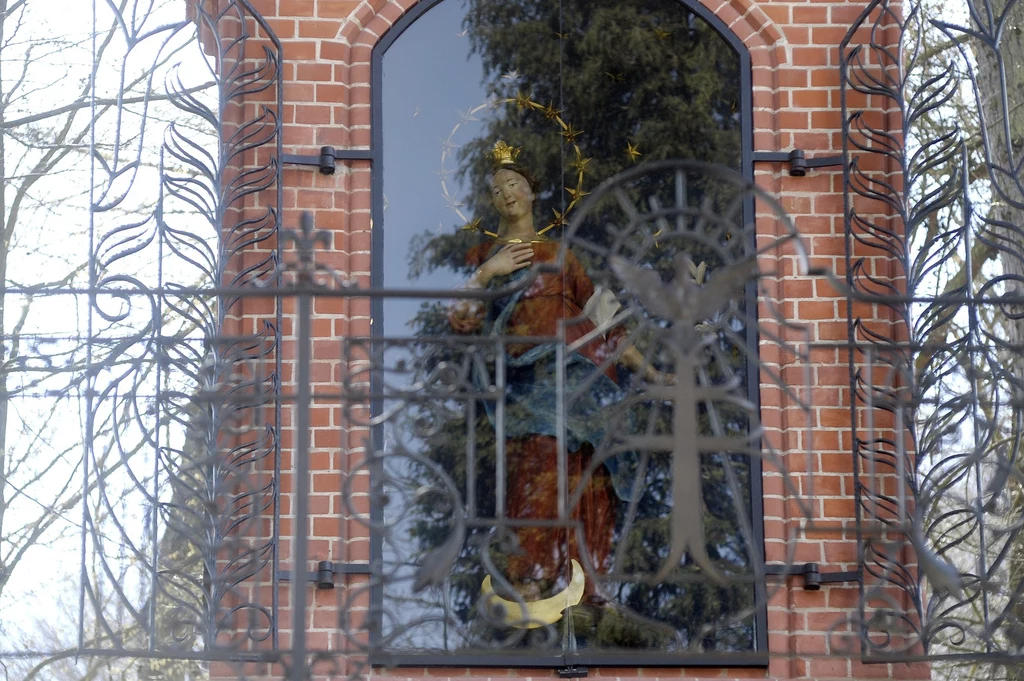 Matemblewo, kapliczka z figurą Matki Bożej Brzemiennej