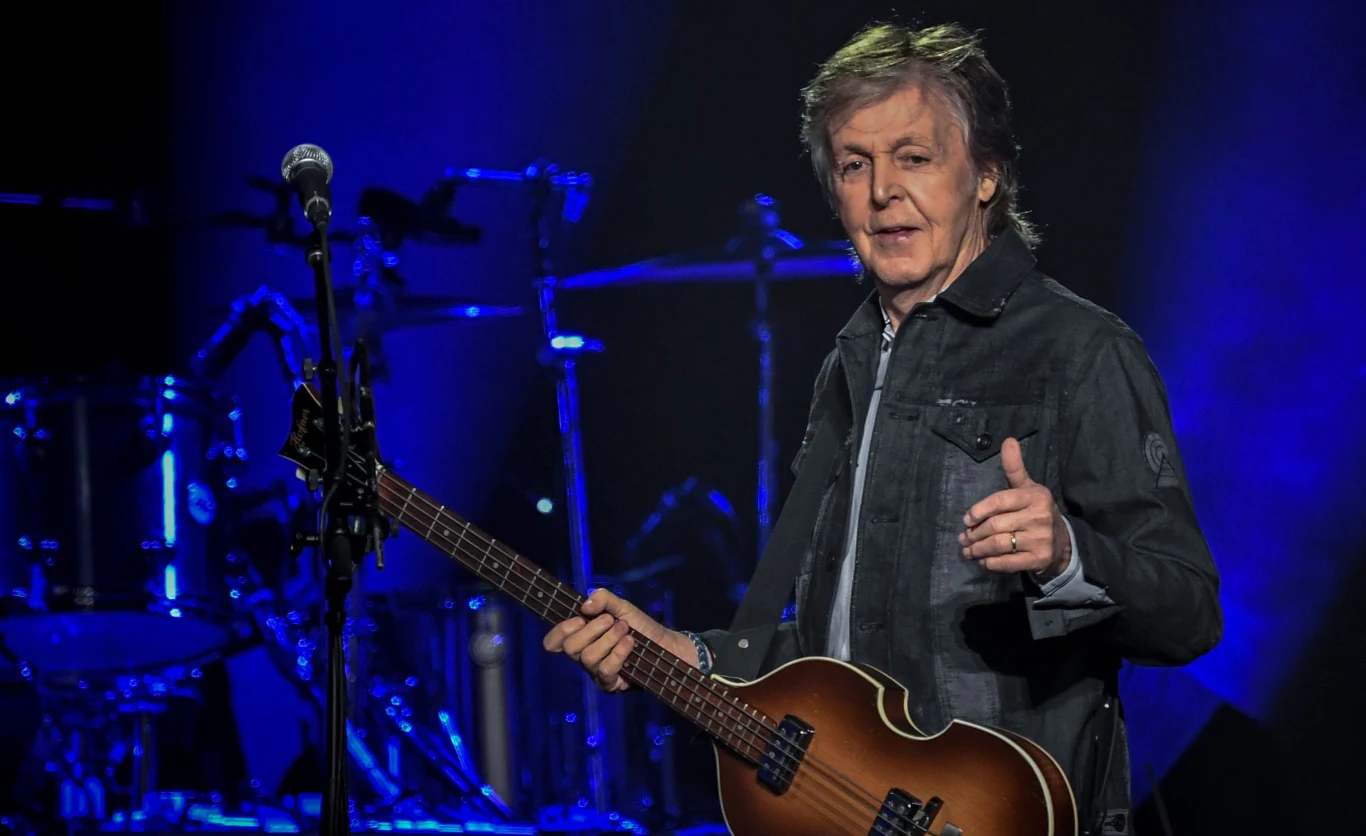 Paul McCartney udostępnia niemy utwór. To protest przeciwko AI. Paul McCartney udostępnia niemy utwór. To protest przeciwko AI.