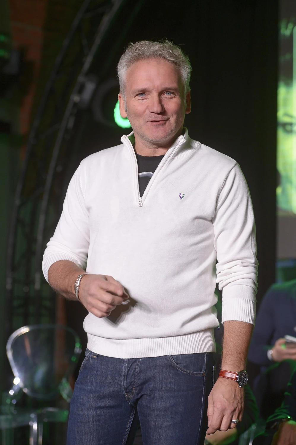 Jarosław Kret obecnie zapowiada pogodę w Nowa TV Jarosław Kret obecnie zapowiada pogodę w Nowa TV