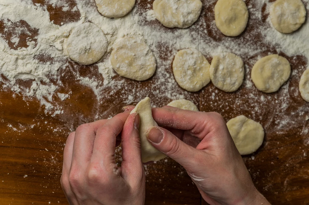 Minipierożki z grzybami są tradycyjnym daniem wigilijnym