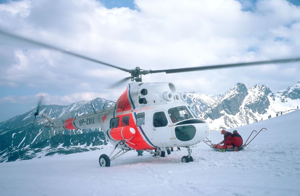 Mi-2 podczas akcji ratunkowej w wysokich Tatrach