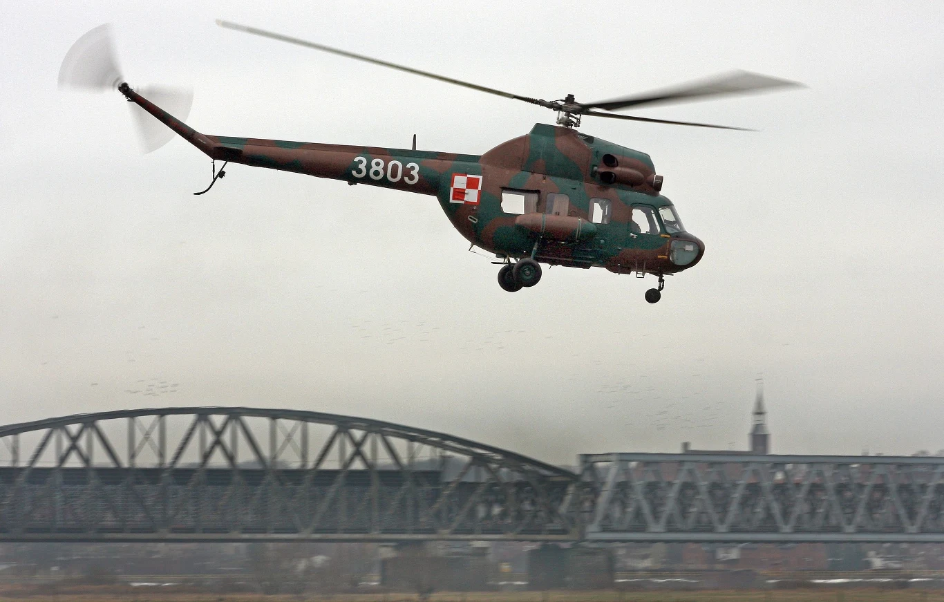 Wojskowy Mi-2. Jest to najstarszy typ śmigłowca, jaki służy w Siłach Zbrojnych. Żaden rząd nie pomyślał o jego wymianie Wojskowy Mi-2. Jest to najstarszy typ śmigłowca, jaki służy w Siłach Zbrojnych. Żaden rząd nie pomyślał o jego wymianie