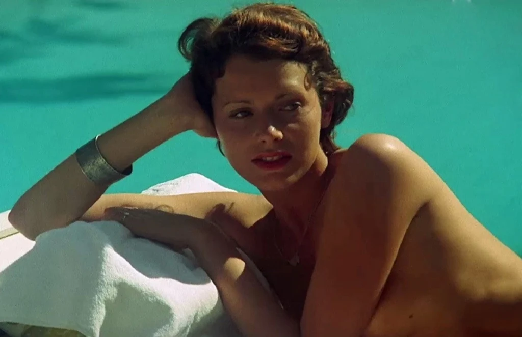 Sylvia Kristel - kadr z filmu "Emmanuelle" Sylvia Kristel - kadr z filmu "Emmanuelle"