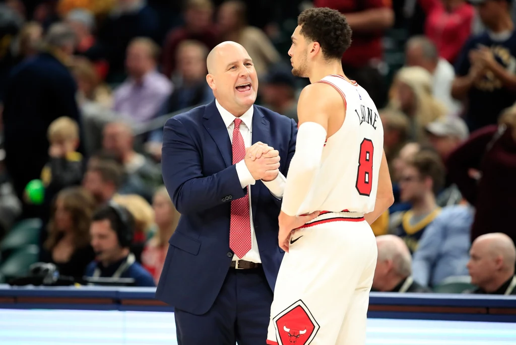 Trener Chicago Bulls Jim Boylen i Zach LaVine