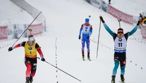 Johannes Thingnes Boe (z lewej) i Quentin Fillon Maillet 