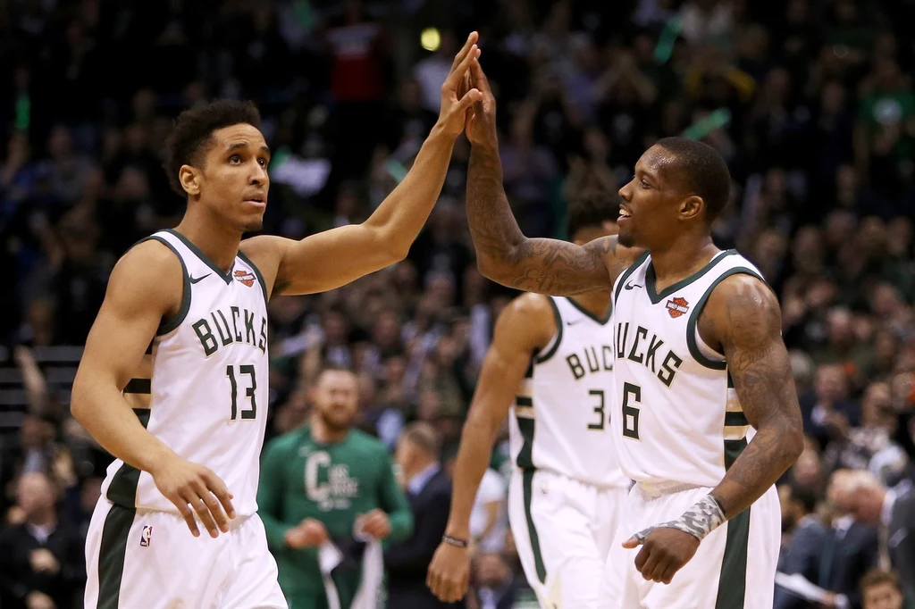 Malcolm Brogdon (z lewej) i Eric Bledsoe z Milwaukee Bucks