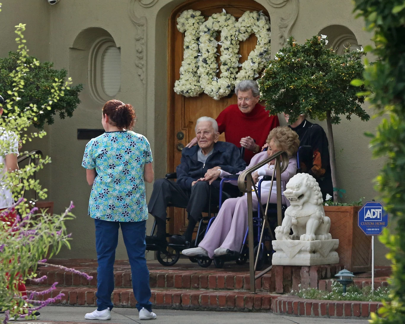 W niedzielę, 9 grudnia, 102. urodziny obchodził Kirk Douglas - prawdziwa ikona kina, ostatni żyjący przedstawiciel Złotej i Srebrnej Ery Hollywood, jeden z największych autorytetów i mentorów dla współczesnych młodych aktorów.