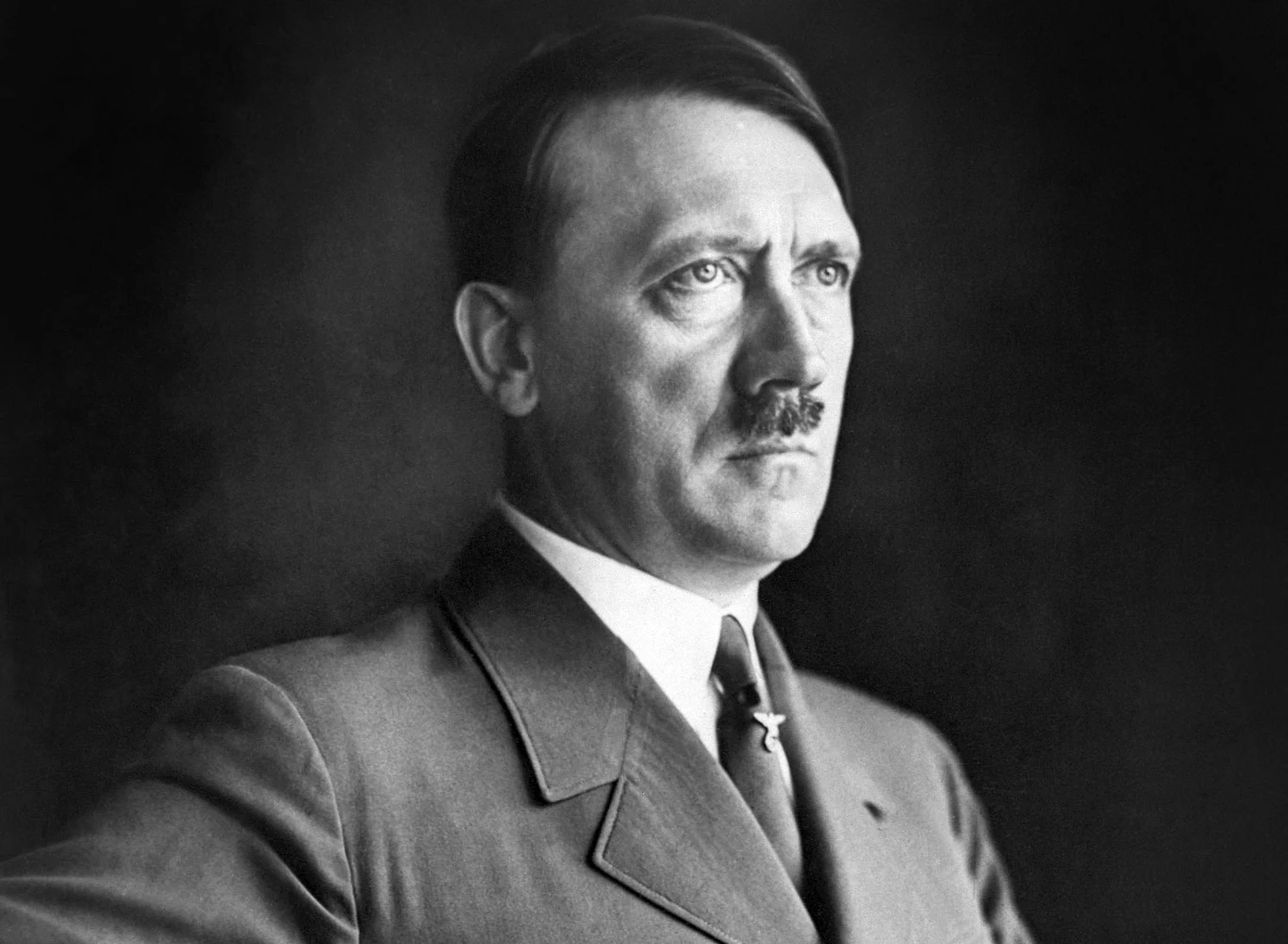 Szczoteczka do wąsów Hitler zabierał w każdą podróż