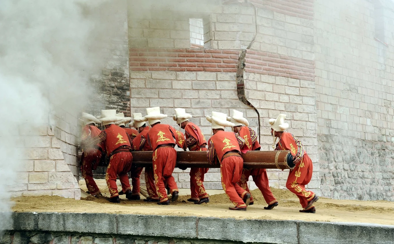Gdy u bram Konstantynopola stanęły wojska sułtana, nikt nie wierzył, że twierdza zostanie zdobyta