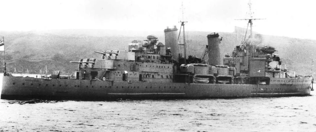 HMS "Edinburgh" na redzie portu