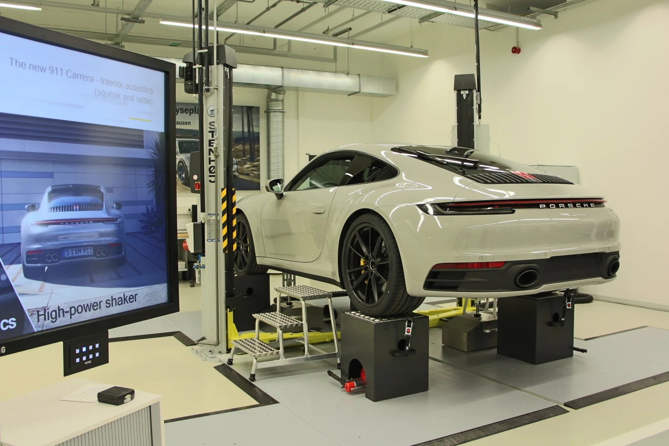 Na tym urządzeniu sprawdza się, czy żadne elementy auta nie będą wpadały w rezonans podczas jazdy po nierównej drodze