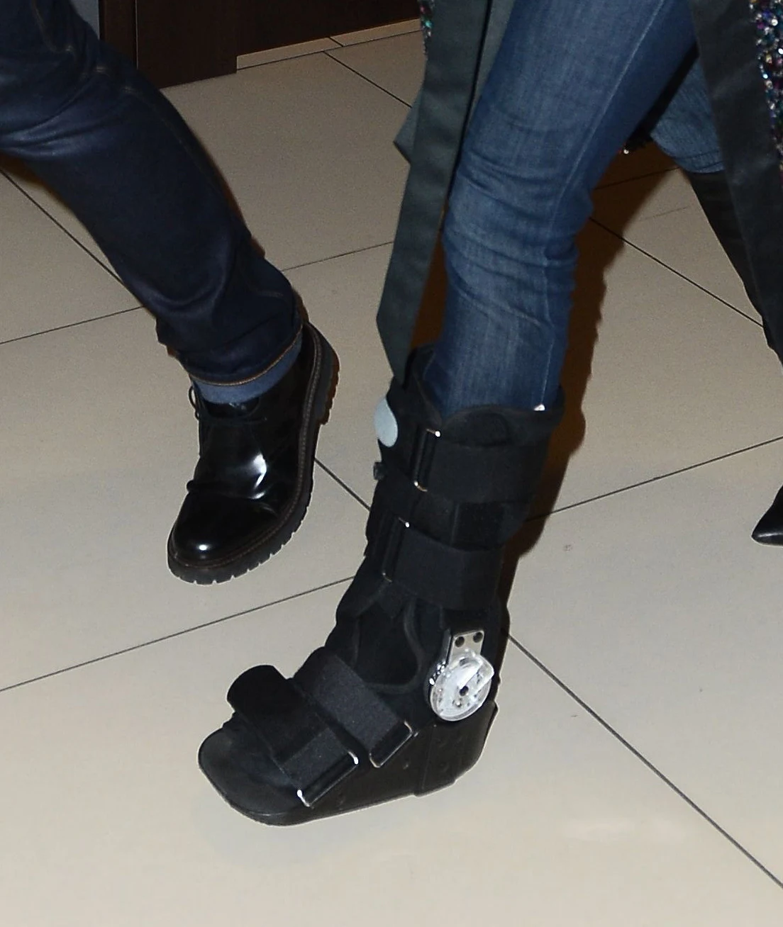 Stabilizator nie przeszkodził Edycie w pojawieniu się na imprezie Stabilizator nie przeszkodził Edycie w pojawieniu się na imprezie