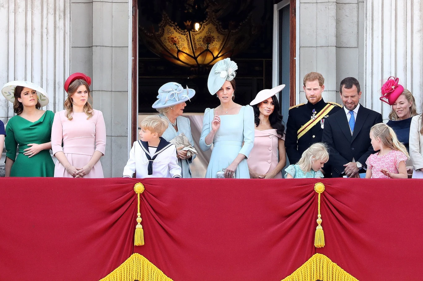 Od czasu ślubu księcia Harry'ego z Meghan Markle brytyjska rodzina królewska wzbudza jeszcze większe zainteresowanie Od czasu ślubu księcia Harry'ego z Meghan Markle brytyjska rodzina królewska wzbudza jeszcze większe zainteresowanie