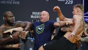 Dana White (w środku)