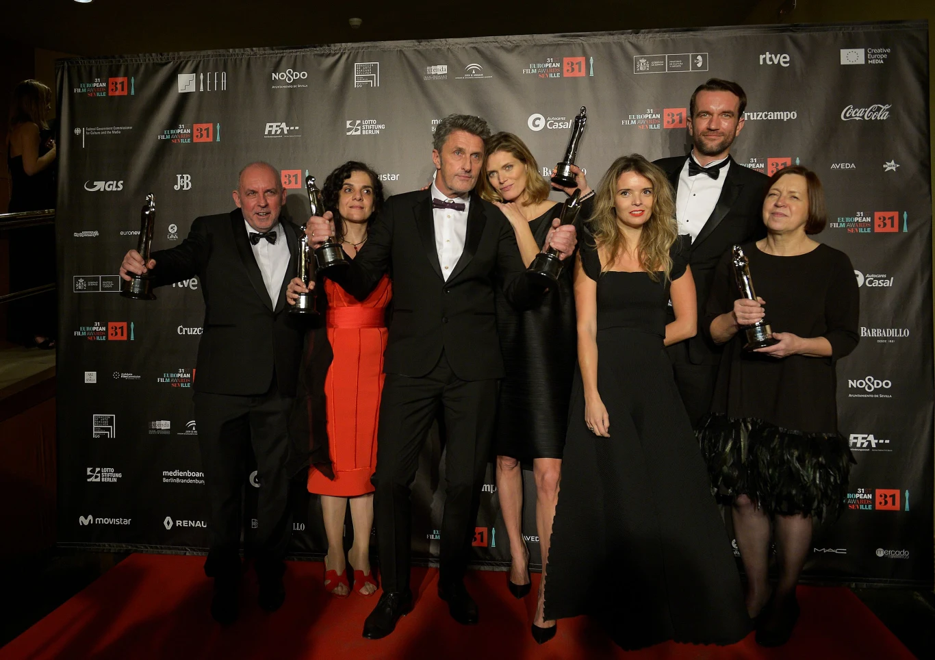 Podczas 31. gali Europejskich Nagród Filmowych obraz Pawła Pawlikowskiego "Zimna wojna" otrzymał nagrody w najważniejszych kategoriach - film roku, najlepszy reżyser, najlepszy scenariusz i najlepsza aktorka. Obraz wyróżniono również za najlepszy montaż. Ceremonia odbyła się w sobotę, 15 grudnia, wieczorem w Sewilli, w Hiszpanii.