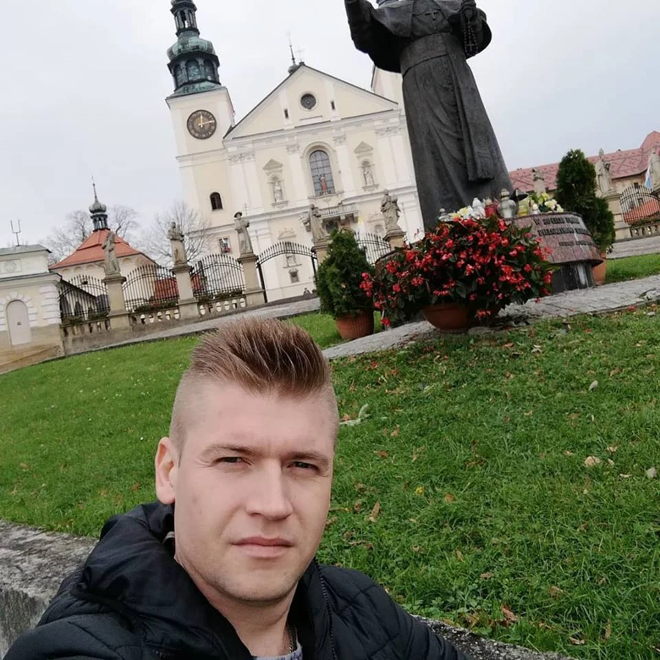 Adrian Czyżewski z grupy Alster zgłosił się do "Big Brothera" Adrian Czyżewski z grupy Alster zgłosił się do "Big Brothera"