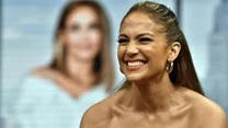 49-letnia Jennifer Lopez promuje film "Teraz albo nigdy" w reżyserii Petera Segala, w którym zagrała główną rolę. 
Zobaczcie, jak gwiazda prezentowała się w popularnym porannym programie "Despierta América"