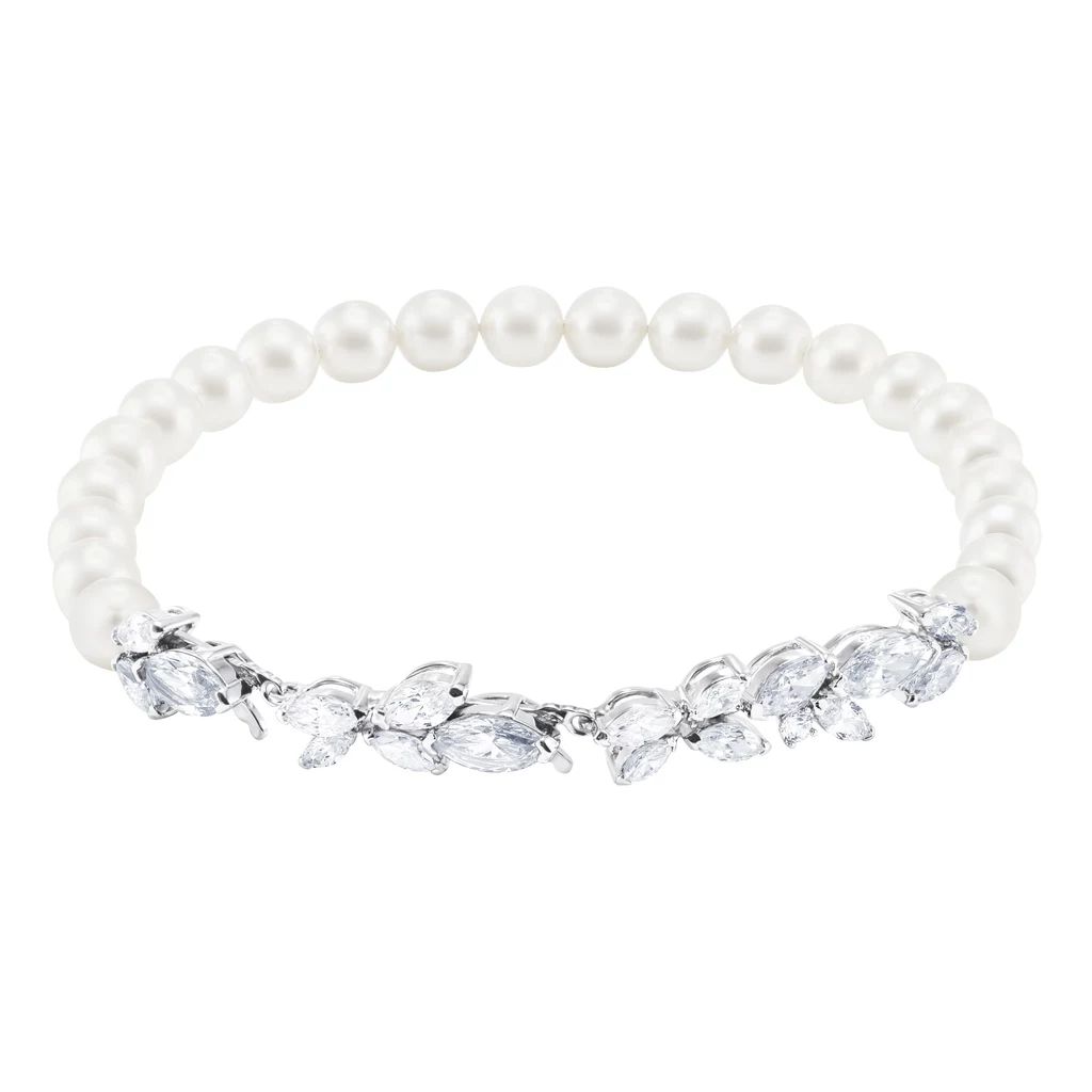 Zaczarowany baśniowy ogród lśniący kryształami Swarovski, będący miejscem, gdzie zatrzymał się czas, posłużył za inspirację twórcom tegorocznej kolekcji świątecznej. Zaczarowany baśniowy ogród lśniący kryształami Swarovski, będący miejscem, gdzie zatrzymał się czas, posłużył za inspirację twórcom tegorocznej kolekcji świątecznej.