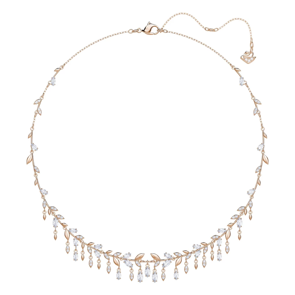 Zaczarowany baśniowy ogród lśniący kryształami Swarovski, będący miejscem, gdzie zatrzymał się czas, posłużył za inspirację twórcom tegorocznej kolekcji świątecznej. Zaczarowany baśniowy ogród lśniący kryształami Swarovski, będący miejscem, gdzie zatrzymał się czas, posłużył za inspirację twórcom tegorocznej kolekcji świątecznej.