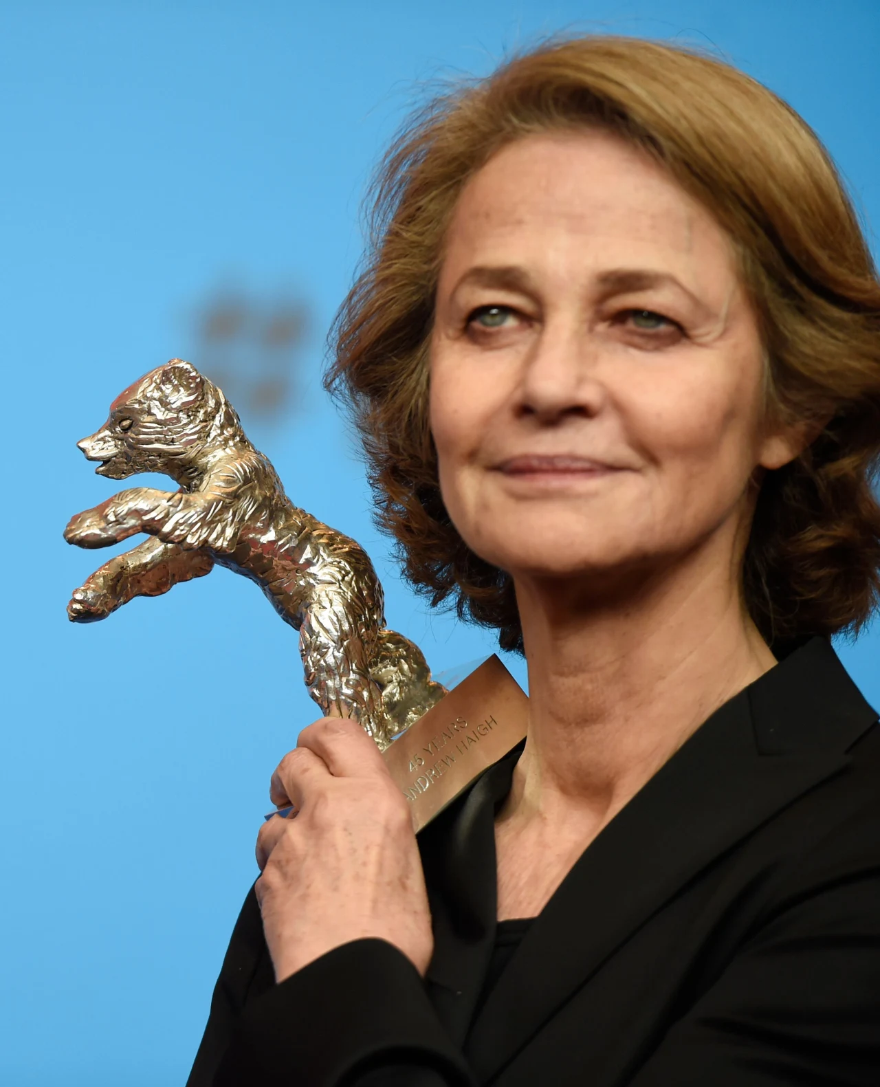 Charlotte Rampling z nagrodą za rolę w filmie "45 lat" podczas Berlinale 2015 Charlotte Rampling z nagrodą za rolę w filmie "45 lat" podczas Berlinale 2015