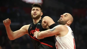 Marcin Gortat w meczu z Portland Trail Blazers