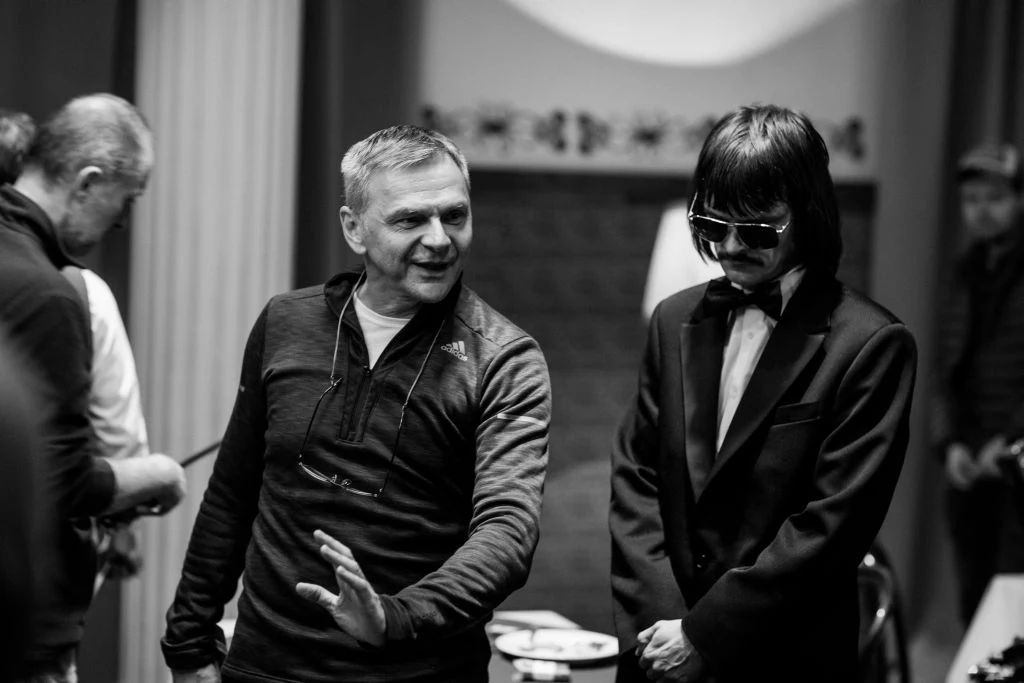 Mieczysław Kosz jest takim bohaterem, o których chcę opowiadać w swoich filmach - mówi reżyser Maciej Pieprzyca. - To niepogodzony ze światem outsider i buntownik. Buntujący się przeciwko swoim ograniczeniom wynikającym z niepełnosprawności, przeciwko kanonom muzycznym czy też przeciwko normom społecznym, w jakie chciano go wpisać. Wierzę, że "Ikar. Legenda Mietka Kosza" będzie uniwersalną opowieścią o człowieku i znajdzie widzów nie tylko wśród fanów jazzu.