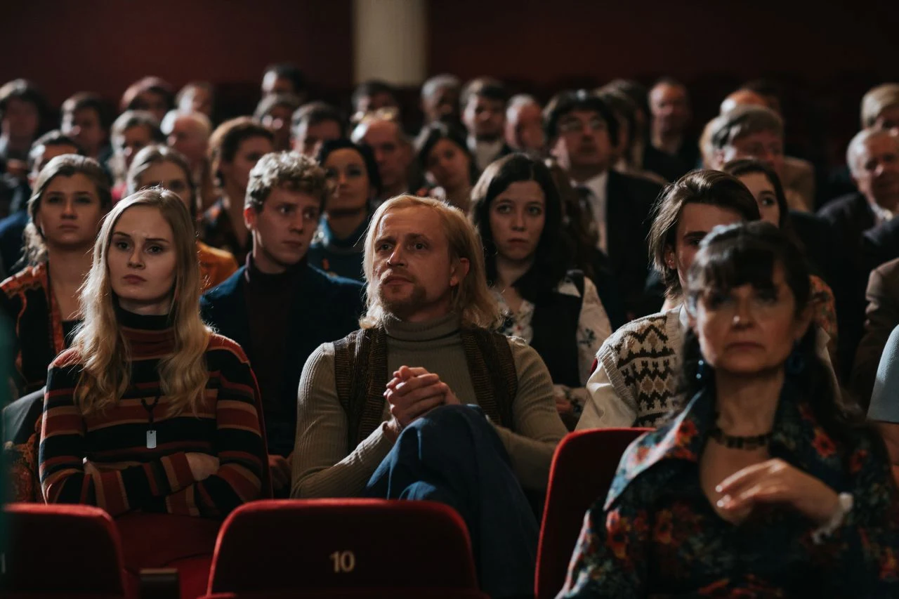 Maciej Pieprzyca podkreśla rolę Piotra Adamczyka, bez którego film nigdy by nie powstał: - Nie byłoby "Ikara. Legendy Mietka Kosza", gdyby nie Piotr Adamczyk, którego śmiało mogę nazwać ojcem chrzestnym filmu. To właśnie Piotr opowiedział mi o tym niesamowitym człowieku. Choć interesowałem się jazzem, to przyznaję, że nie na tyle, aby znać tego zapomnianego geniusza. Im bardziej poznawałem jego biografię, tym bardziej rozumiałem, że chciałbym opowiedzieć historię tego fascynującego człowieka.