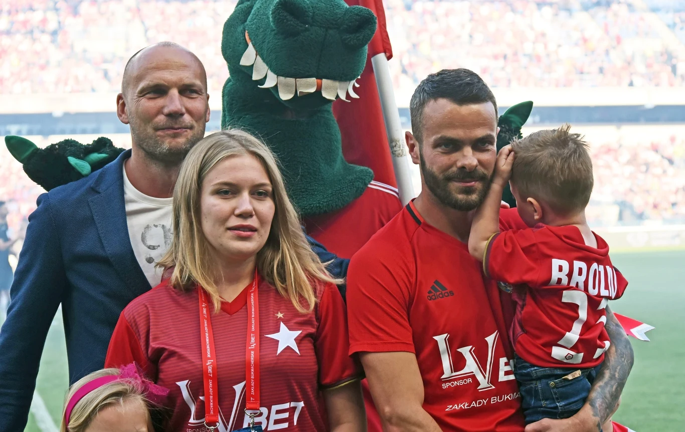 Żywe legendy Wisły - Arkadiusz Głowacki i Paweł Brożek z rodziną odetchną z ulgą po zmianie właściciela? Żywe legendy Wisły - Arkadiusz Głowacki i Paweł Brożek z rodziną odetchną z ulgą po zmianie właściciela?